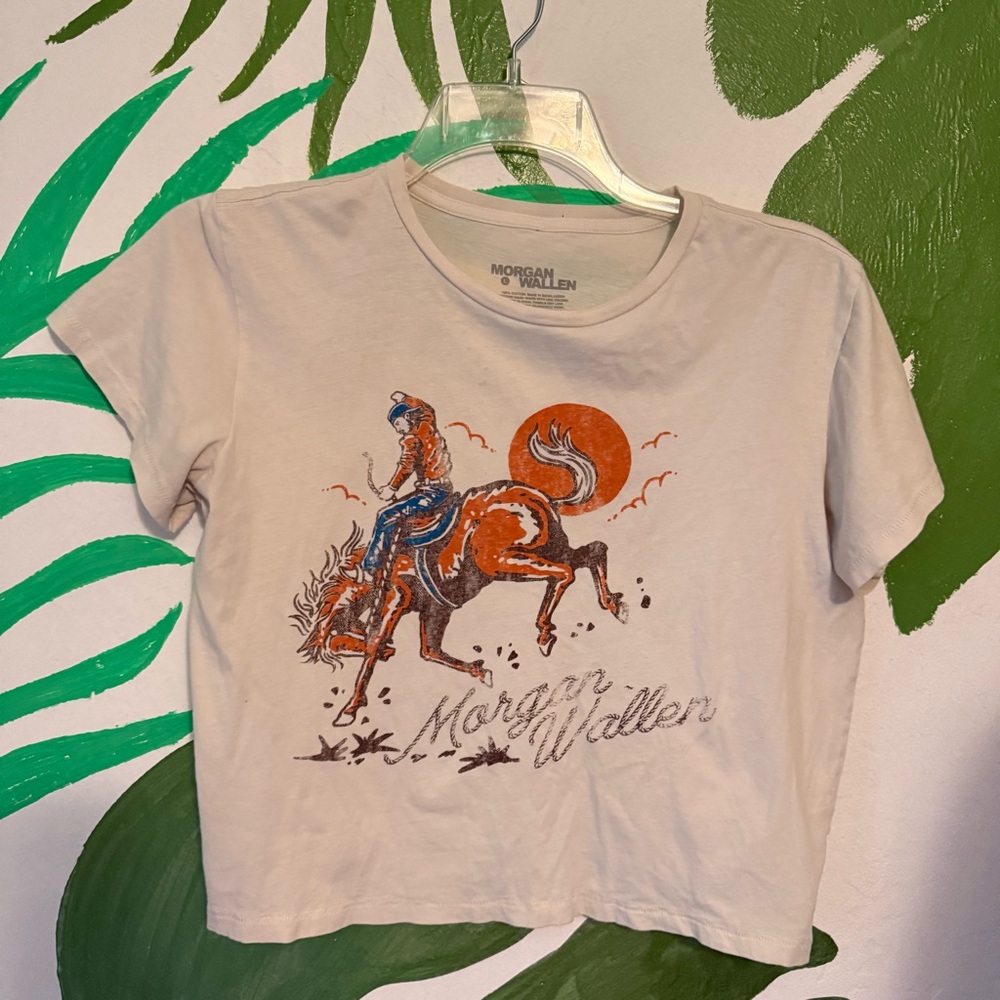 Morgan Wallen Concert Cropped Tee Short Sleeve Graphic Tee in Desert Tan
